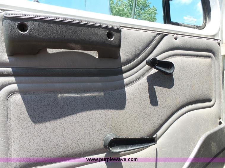 image for item J4915 2001 International F4900 dump truck