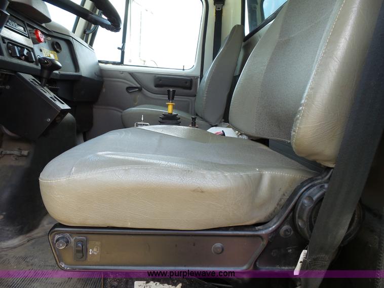 image for item J4915 2001 International F4900 dump truck