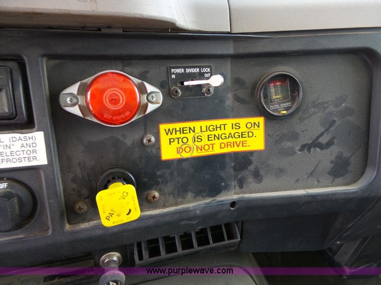 image for item J4915 2001 International F4900 dump truck