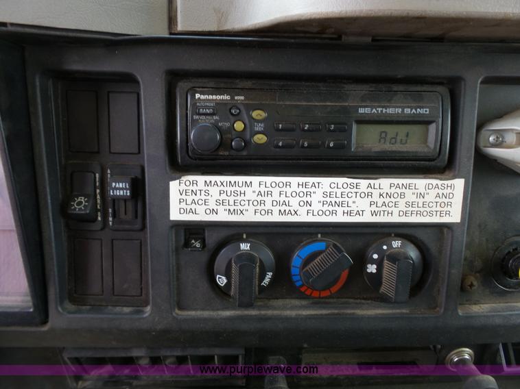 image for item J4915 2001 International F4900 dump truck