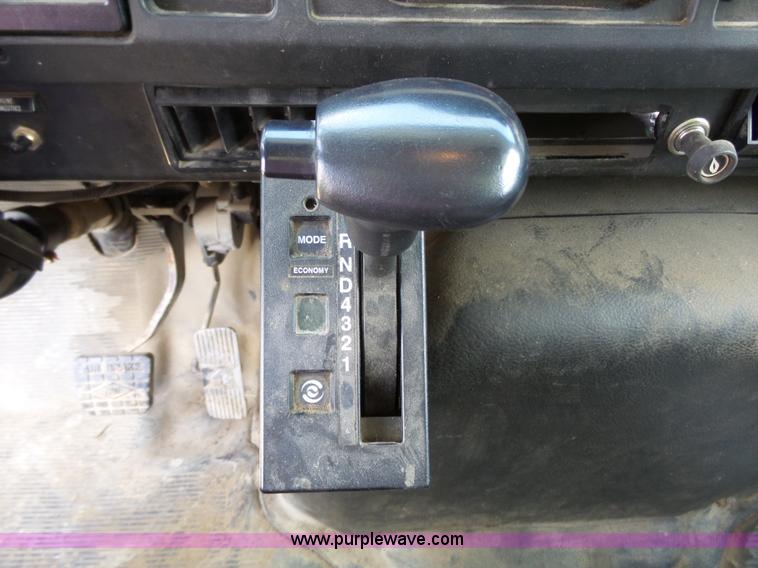 image for item J4915 2001 International F4900 dump truck