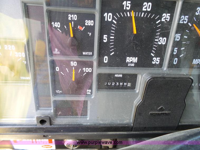 image for item J4915 2001 International F4900 dump truck