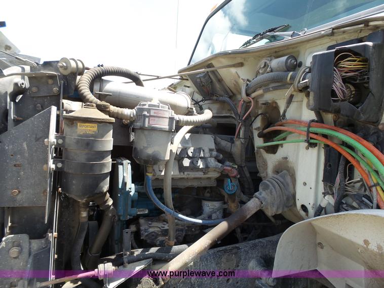 image for item J4915 2001 International F4900 dump truck