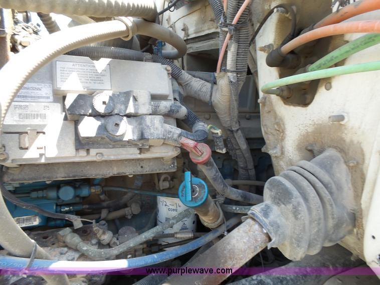 image for item J4915 2001 International F4900 dump truck