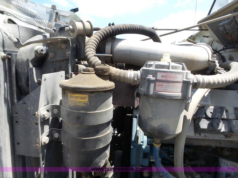 image for item J4915 2001 International F4900 dump truck