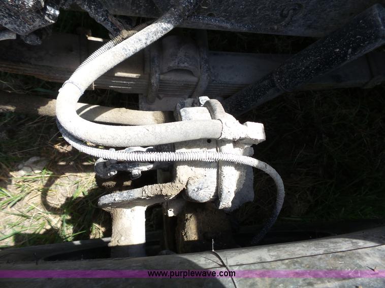 image for item J4915 2001 International F4900 dump truck