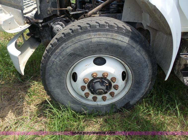 image for item J4915 2001 International F4900 dump truck