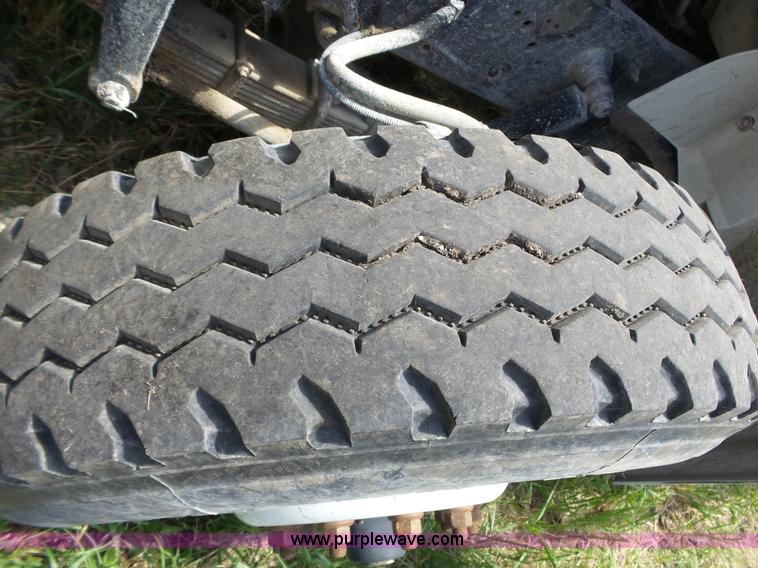 image for item J4915 2001 International F4900 dump truck