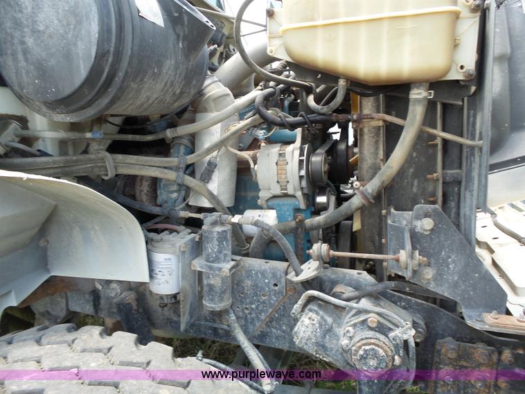 image for item J4915 2001 International F4900 dump truck