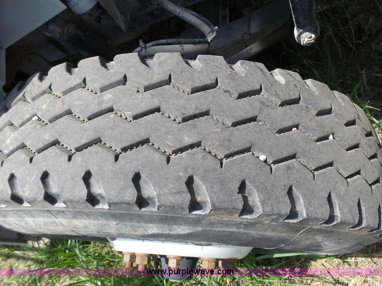 image for item J4915 2001 International F4900 dump truck