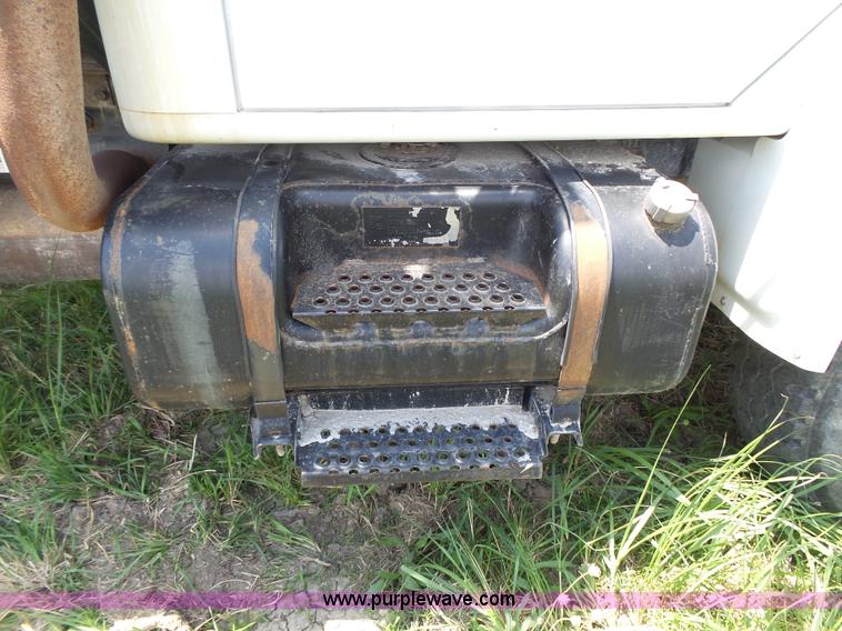 image for item J4915 2001 International F4900 dump truck