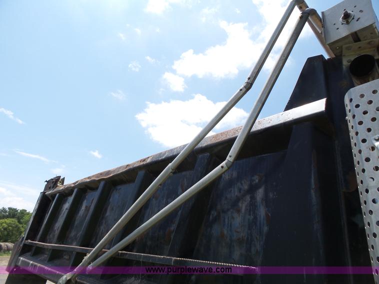 image for item J4915 2001 International F4900 dump truck