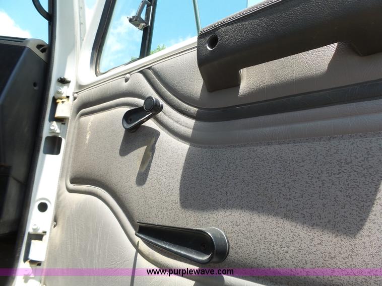 image for item J4915 2001 International F4900 dump truck