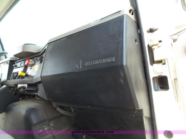 image for item J4915 2001 International F4900 dump truck