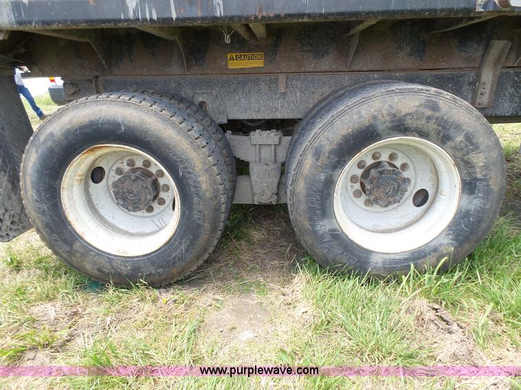 image for item J4915 2001 International F4900 dump truck