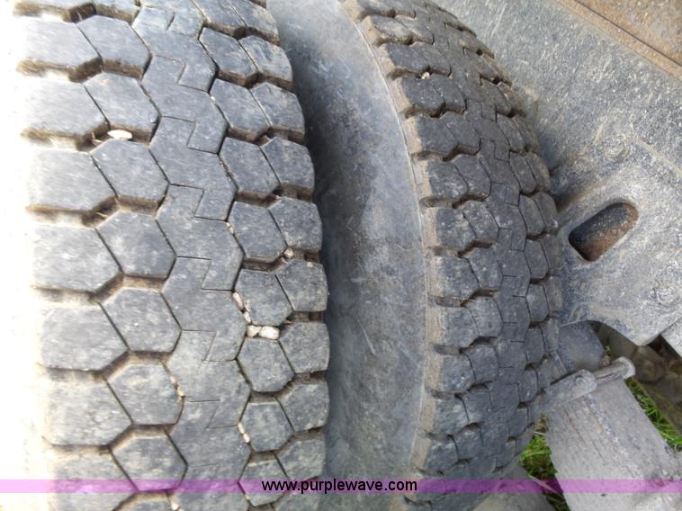 image for item J4915 2001 International F4900 dump truck