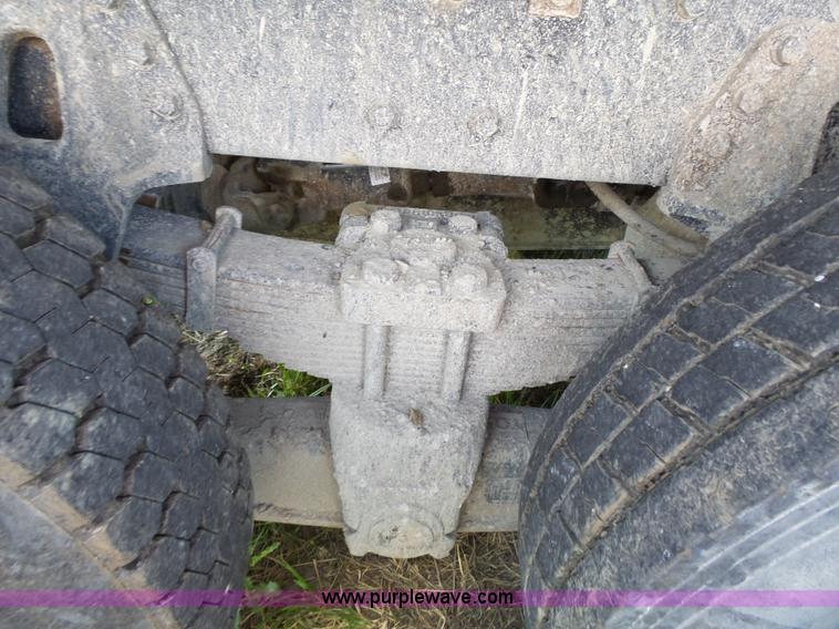 image for item J4915 2001 International F4900 dump truck