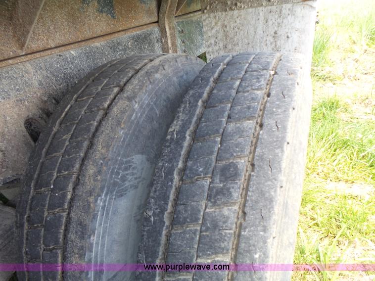 image for item J4915 2001 International F4900 dump truck