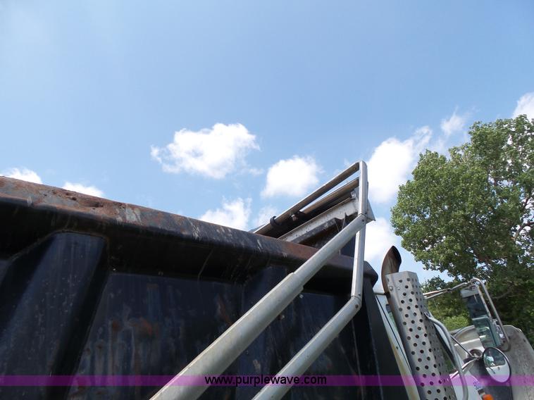 image for item J4915 2001 International F4900 dump truck