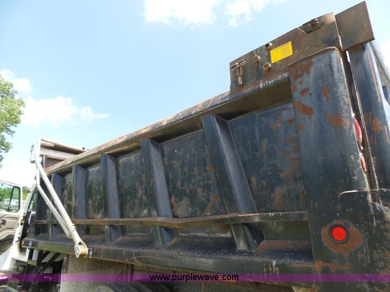 image for item J4915 2001 International F4900 dump truck