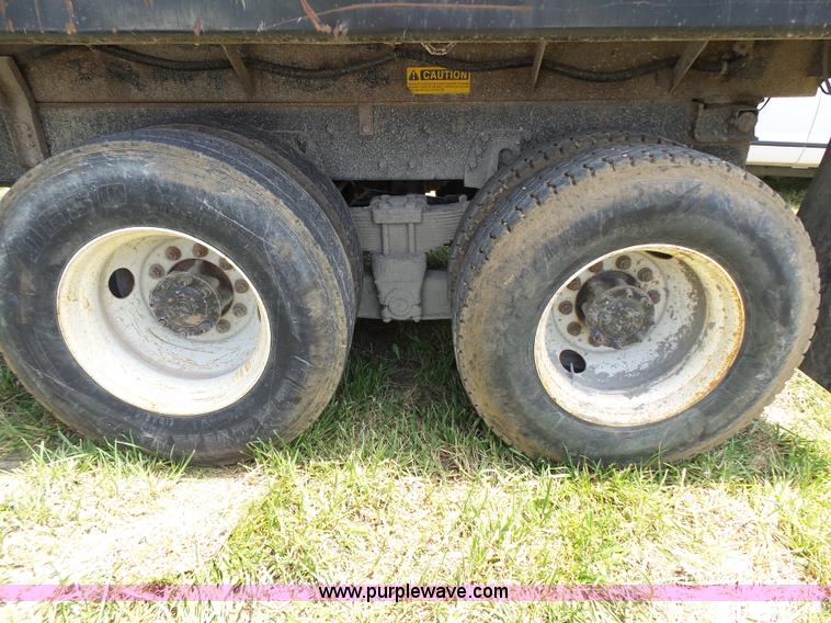 image for item J4915 2001 International F4900 dump truck