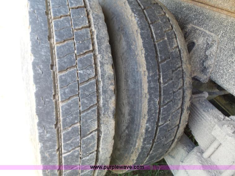 image for item J4915 2001 International F4900 dump truck