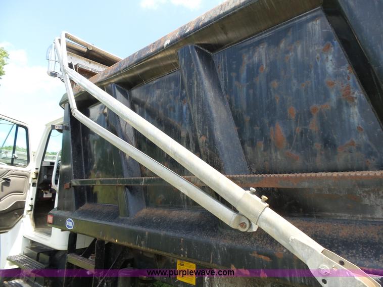 image for item J4915 2001 International F4900 dump truck