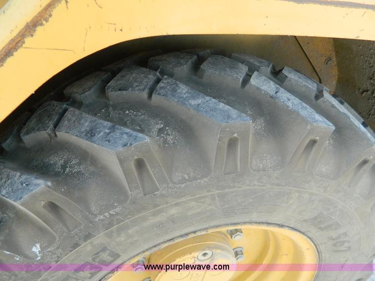 image for item J8881 1999 Caterpillar 906 wheel loader