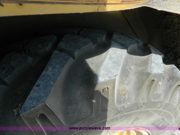 image for item J8881 1999 Caterpillar 906 wheel loader
