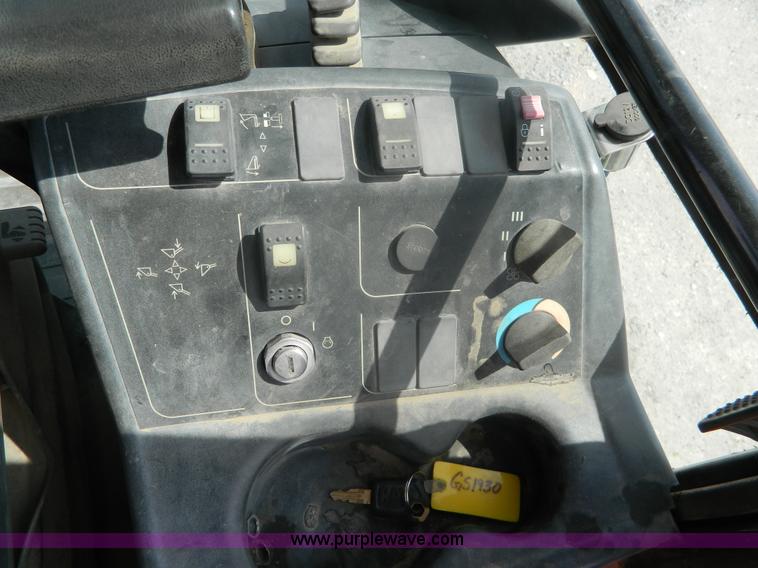 image for item J8881 1999 Caterpillar 906 wheel loader