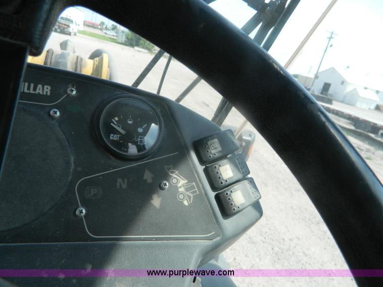 image for item J8881 1999 Caterpillar 906 wheel loader