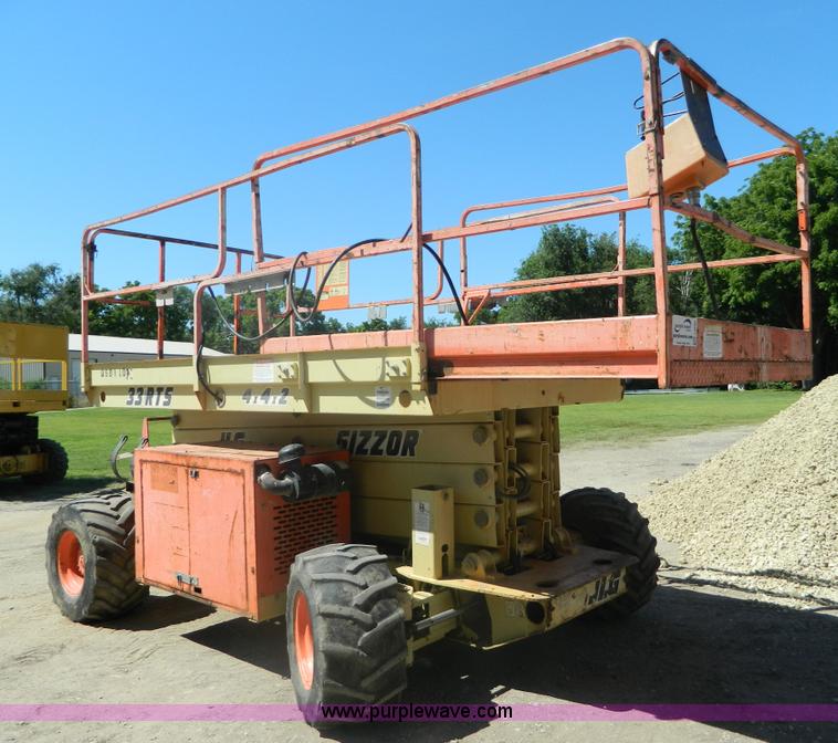 image for item J8896 2000 JLG 33RTS scissor lift