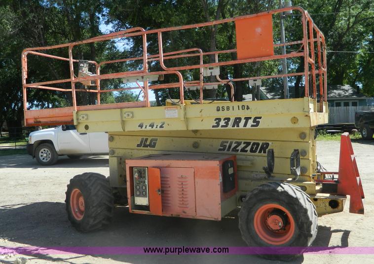 image for item J8896 2000 JLG 33RTS scissor lift
