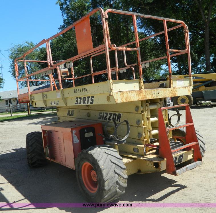 image for item J8896 2000 JLG 33RTS scissor lift