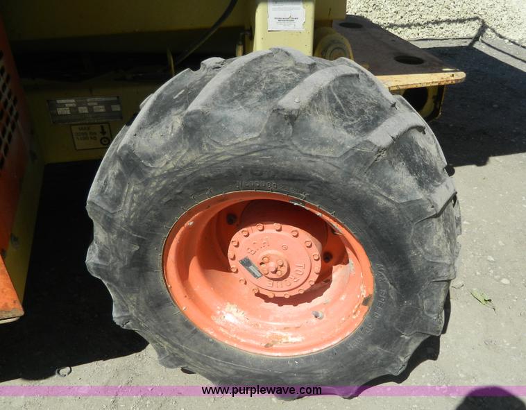 image for item J8896 2000 JLG 33RTS scissor lift