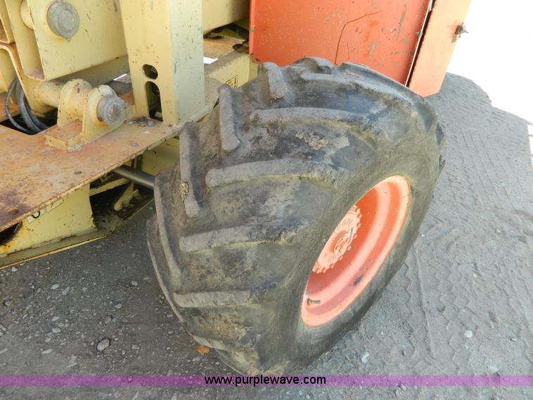 image for item J8896 2000 JLG 33RTS scissor lift