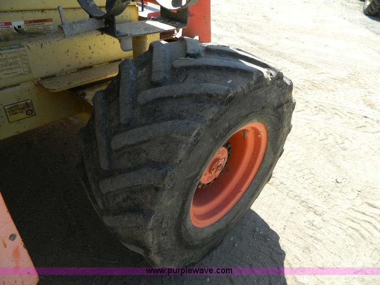 image for item J8896 2000 JLG 33RTS scissor lift