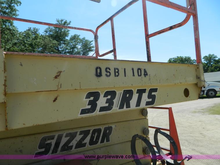 image for item J8896 2000 JLG 33RTS scissor lift
