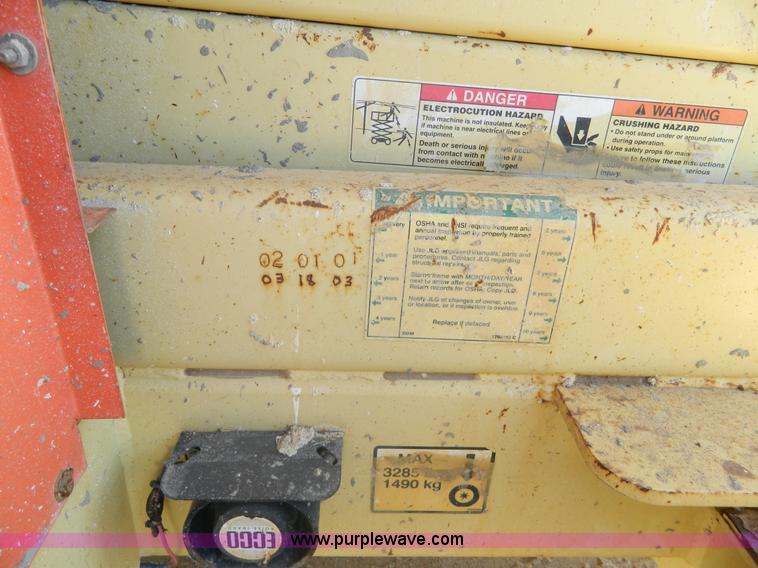 image for item J8896 2000 JLG 33RTS scissor lift