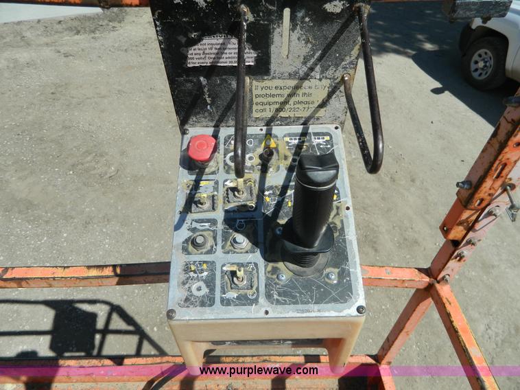 image for item J8896 2000 JLG 33RTS scissor lift