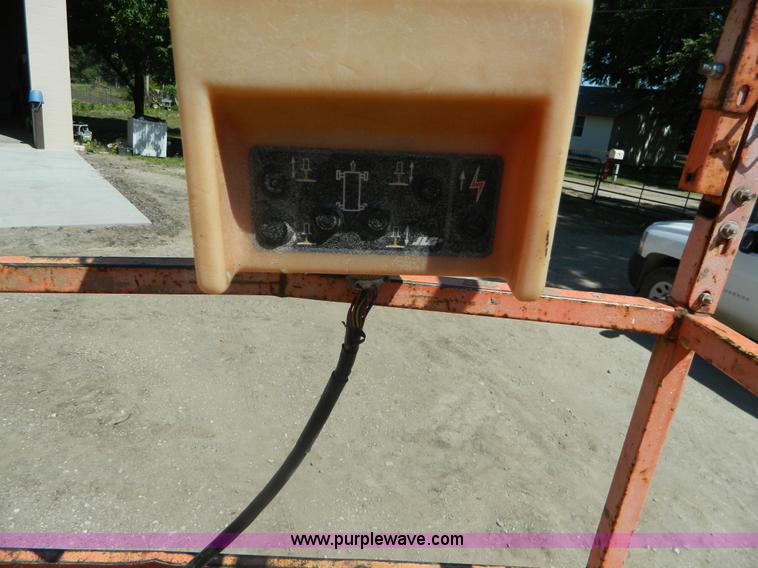 image for item J8896 2000 JLG 33RTS scissor lift