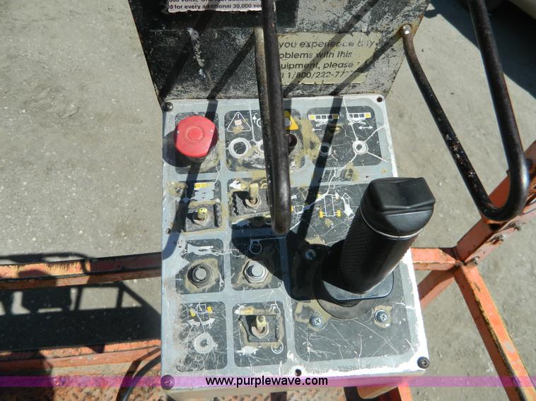 image for item J8896 2000 JLG 33RTS scissor lift