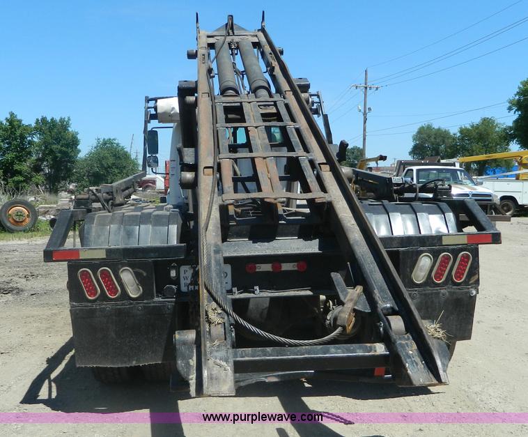 image for item J8899 2007 Freightliner Business Class M2 roll off truck