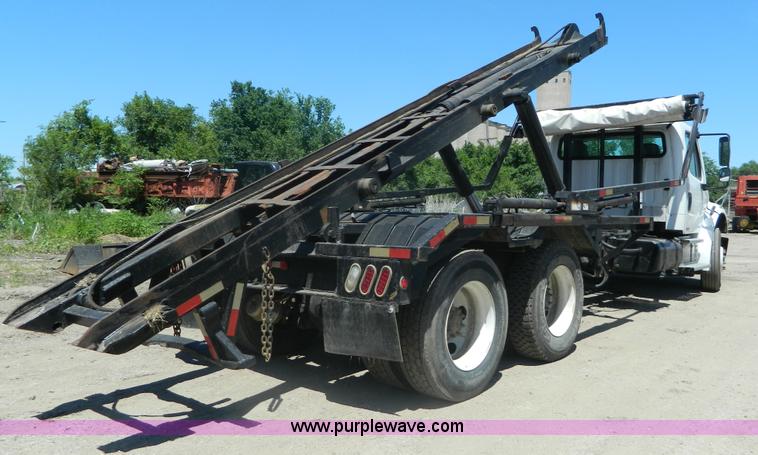 image for item J8899 2007 Freightliner Business Class M2 roll off truck