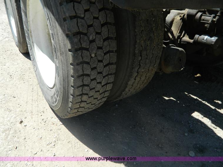 image for item J8899 2007 Freightliner Business Class M2 roll off truck