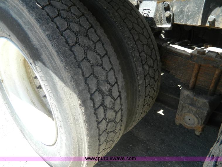 image for item J8899 2007 Freightliner Business Class M2 roll off truck