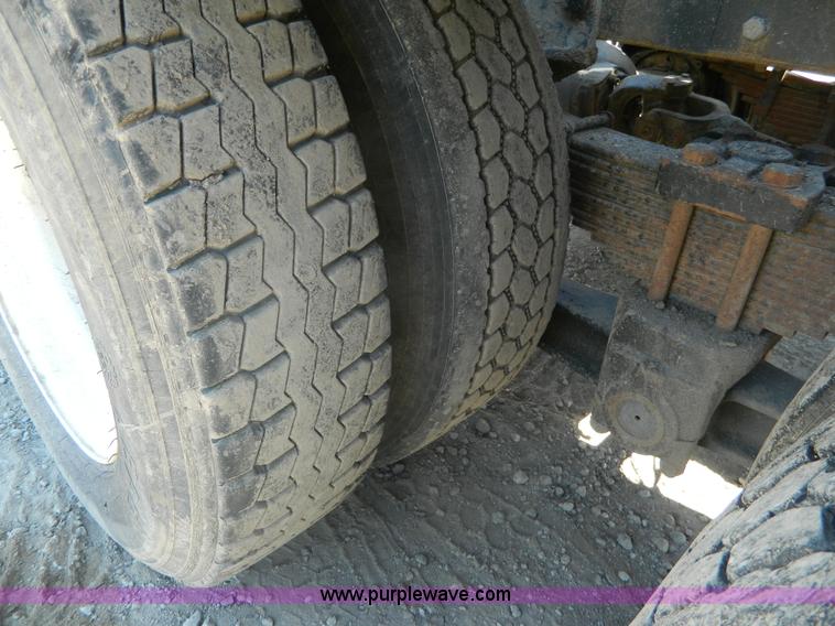 image for item J8899 2007 Freightliner Business Class M2 roll off truck