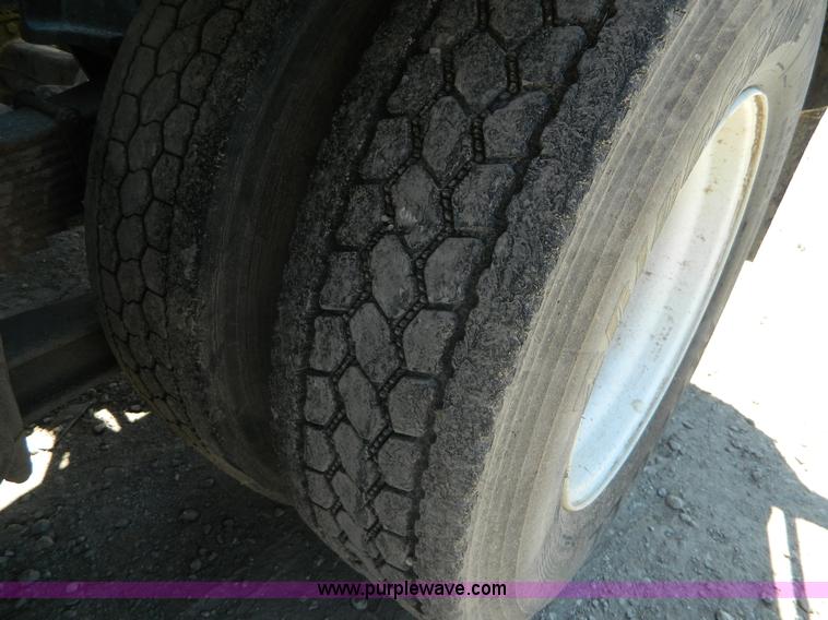 image for item J8899 2007 Freightliner Business Class M2 roll off truck