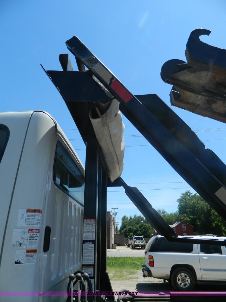 image for item J8899 2007 Freightliner Business Class M2 roll off truck