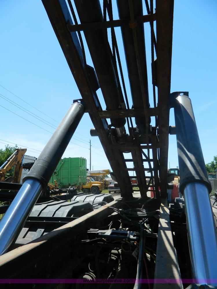 image for item J8899 2007 Freightliner Business Class M2 roll off truck